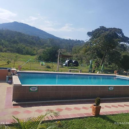 Hotel Campestre La Fuente - Piscina 莫尼基拉 外观 照片