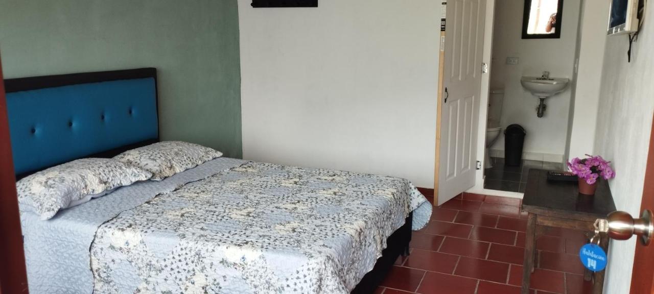 Hotel Campestre La Fuente - Piscina 莫尼基拉 外观 照片